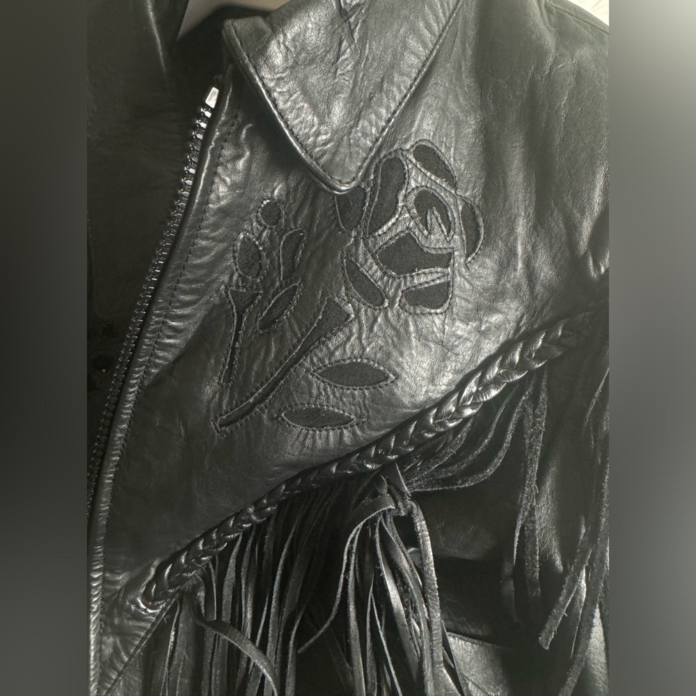 Woman’s VINTAGE fringed leather jacket. - Picture 4 of 6